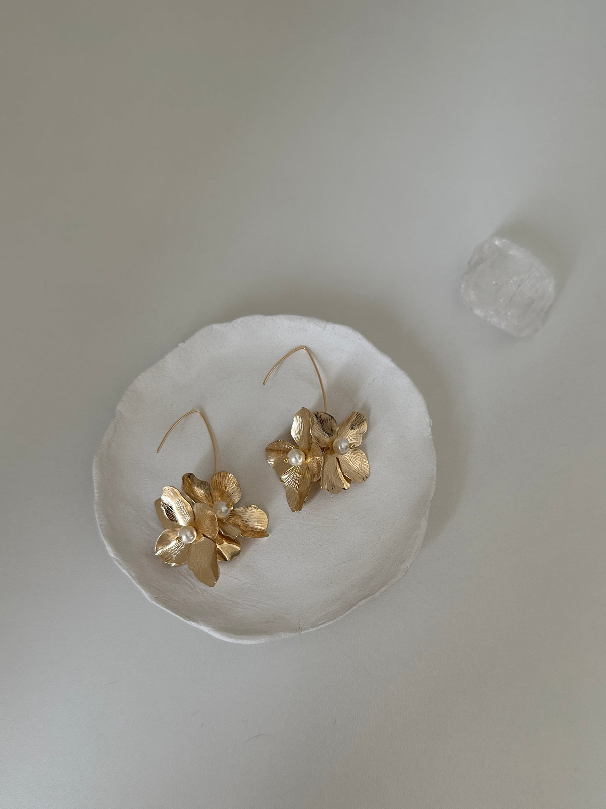 Gold Hydrangea Flower Earrings - SH5114AI