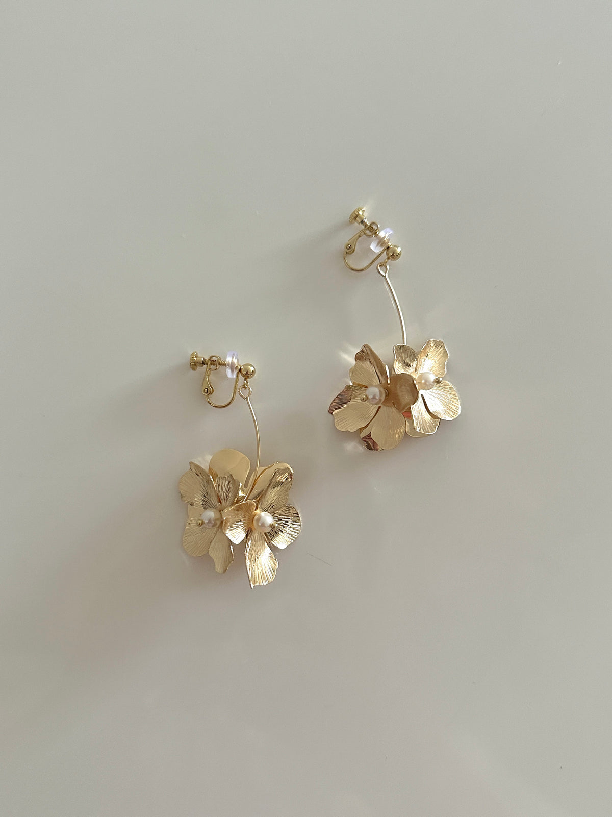 Gold Hydrangea Flower Earrings - SH5114AI
