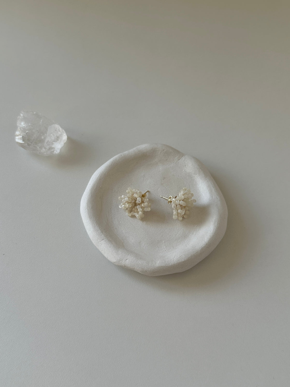 Mother-of-Pearl Flower Earrings - SH5102VR