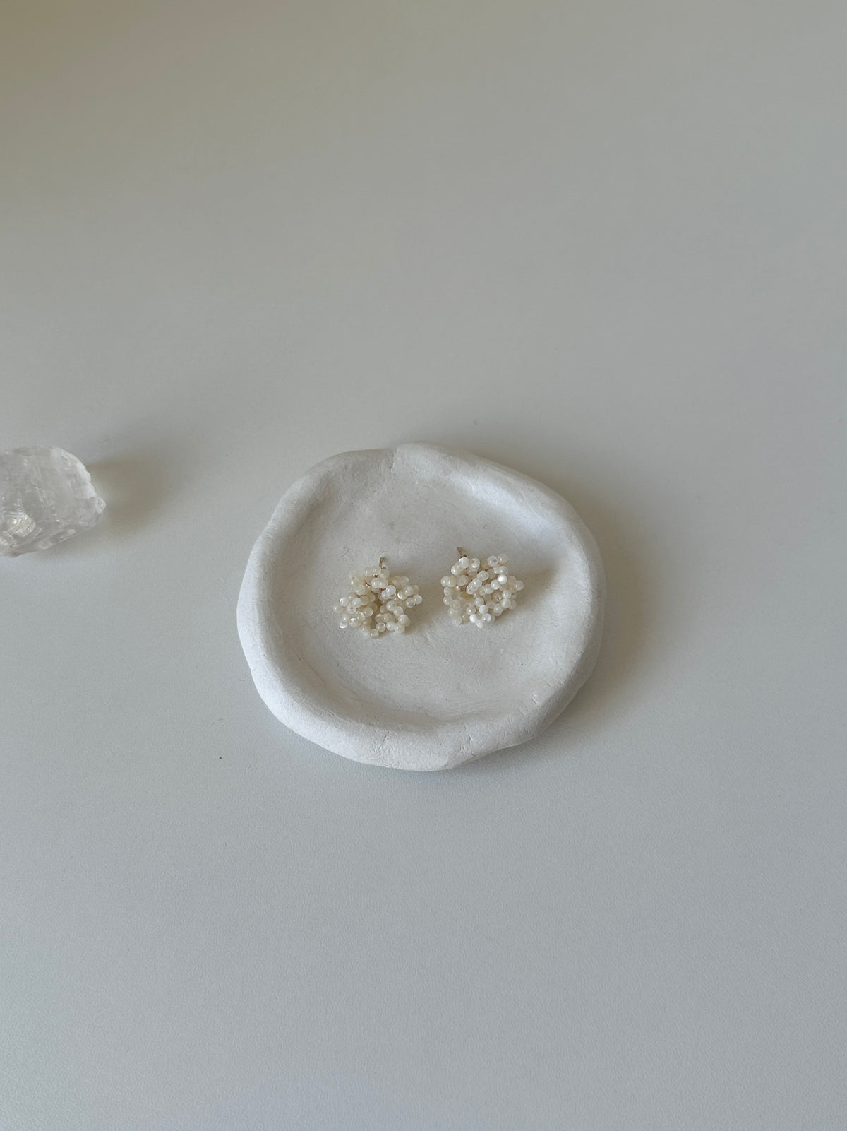 Mother-of-Pearl Flower Earrings - SH5102VR
