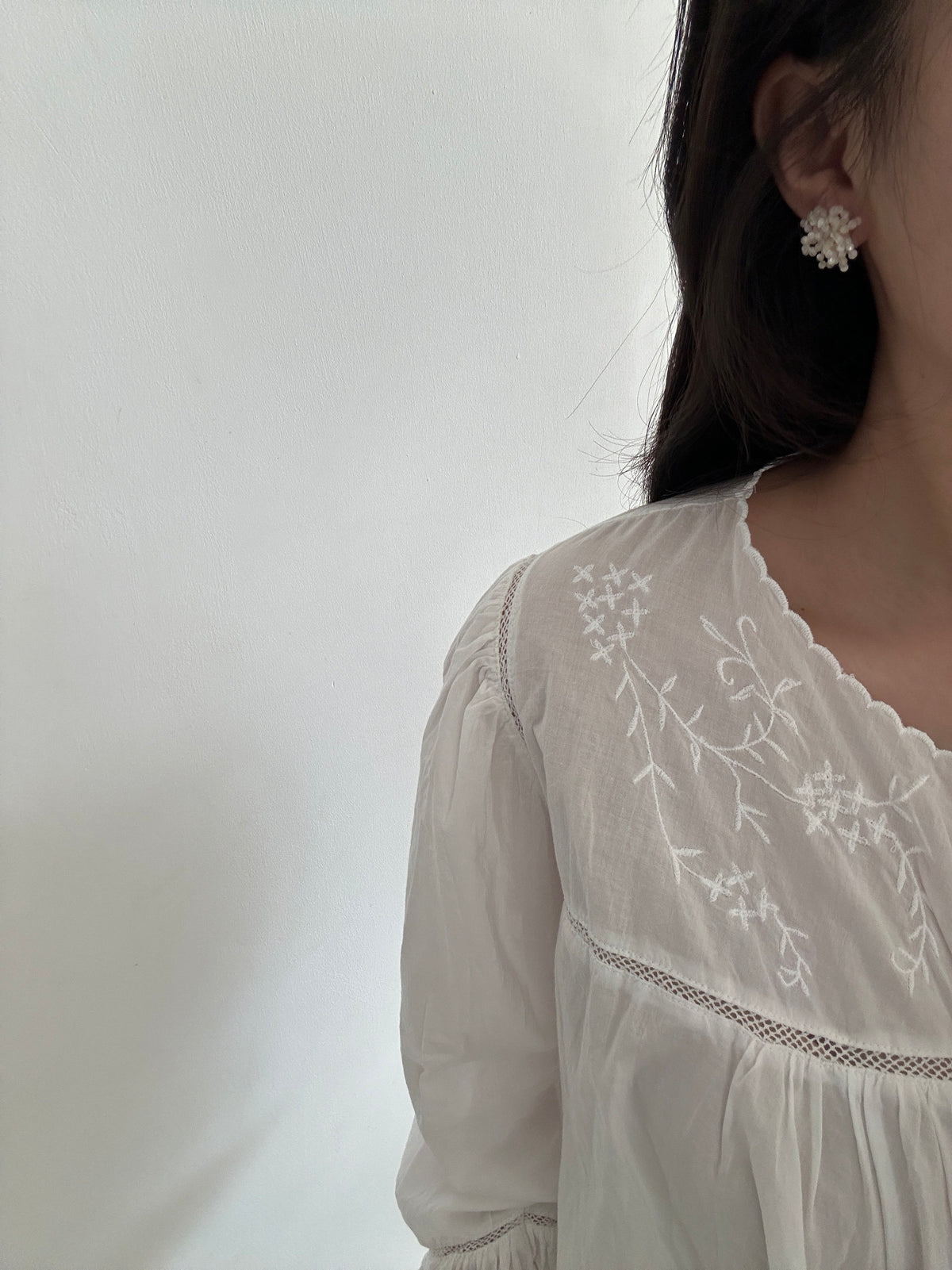 Mother-of-Pearl Flower Earrings - SH5102VR