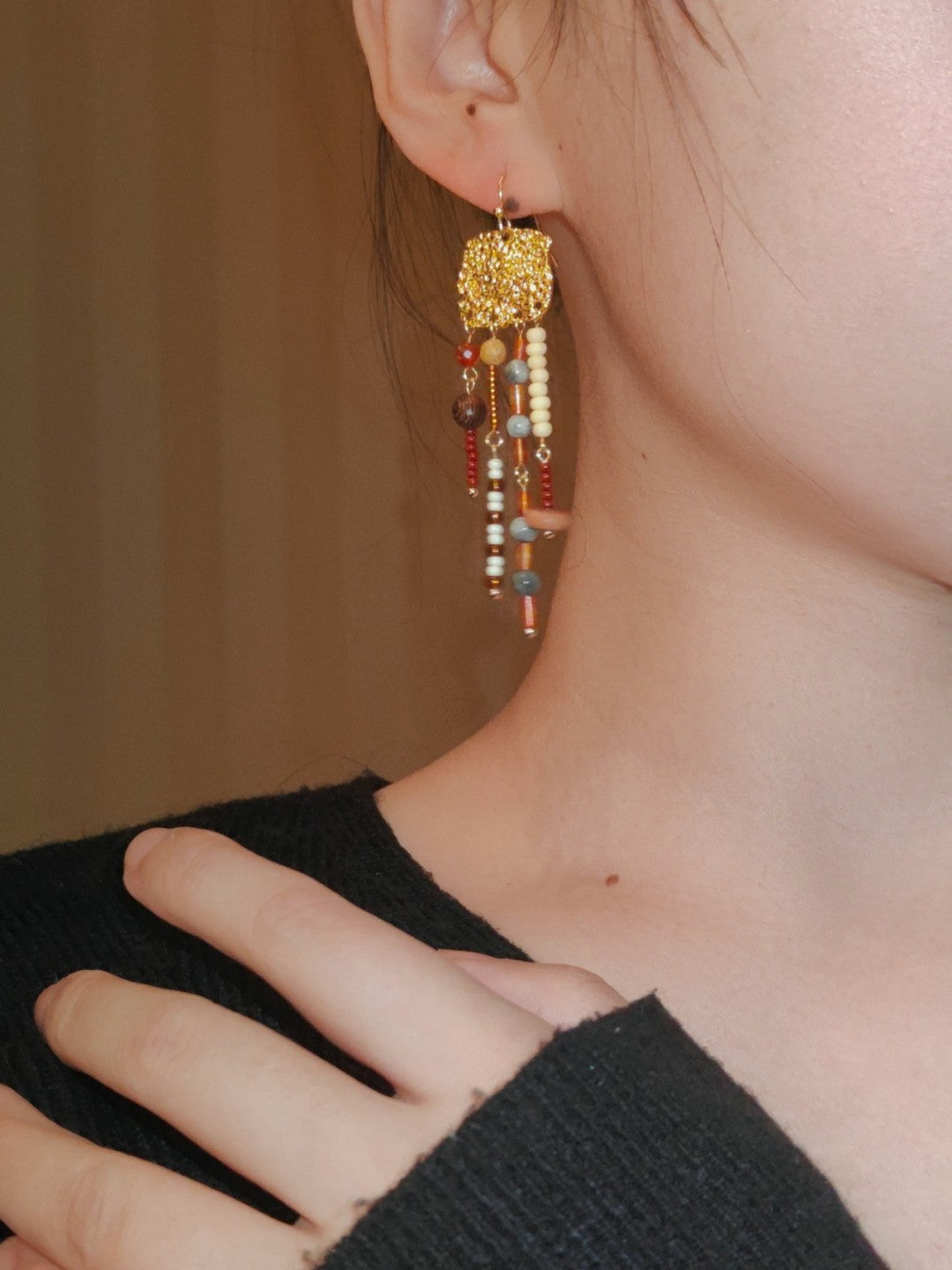 Natural Stone Sandalwood Pleated Metal Earrings