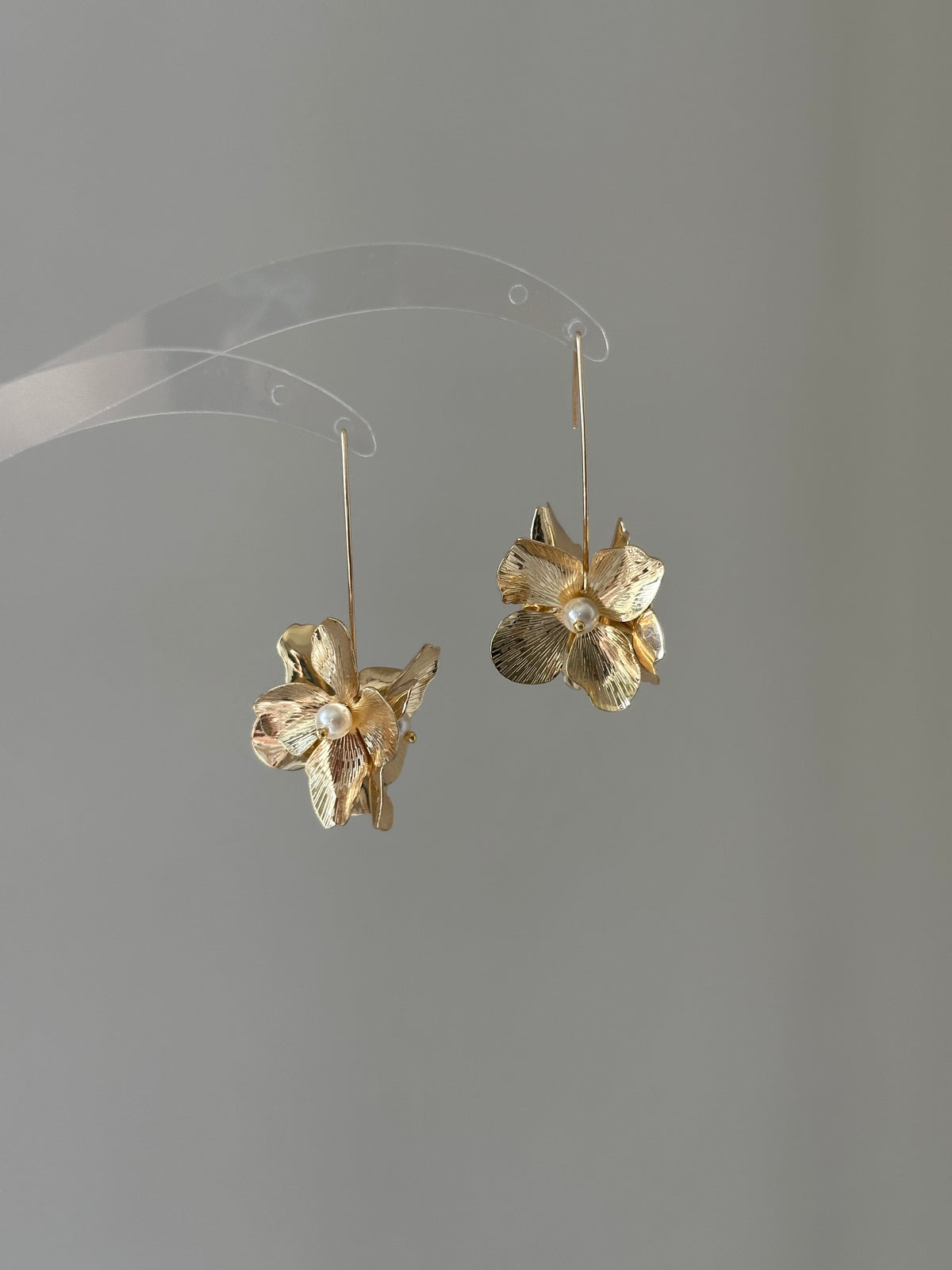 Gold Hydrangea Flower Earrings - SH5114AI