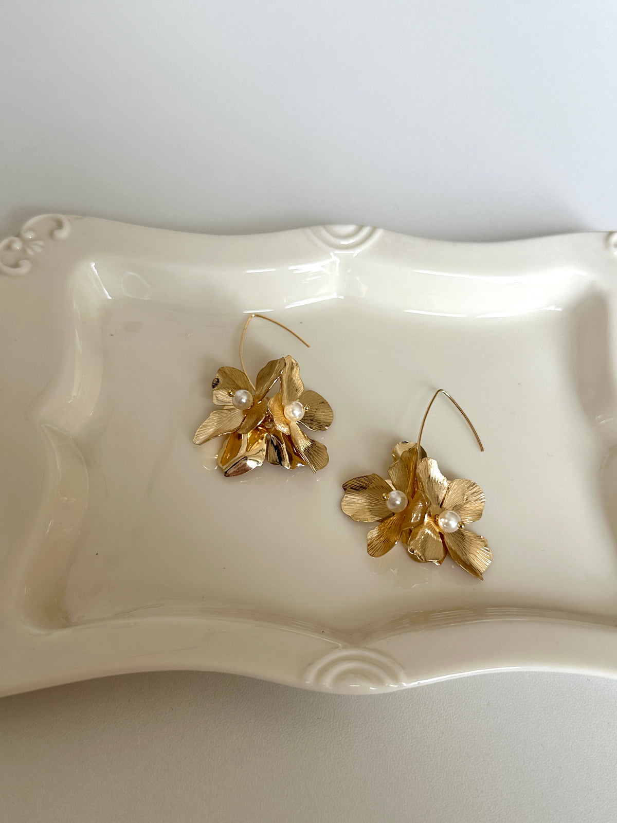 Gold Hydrangea Flower Earrings - SH5114AI