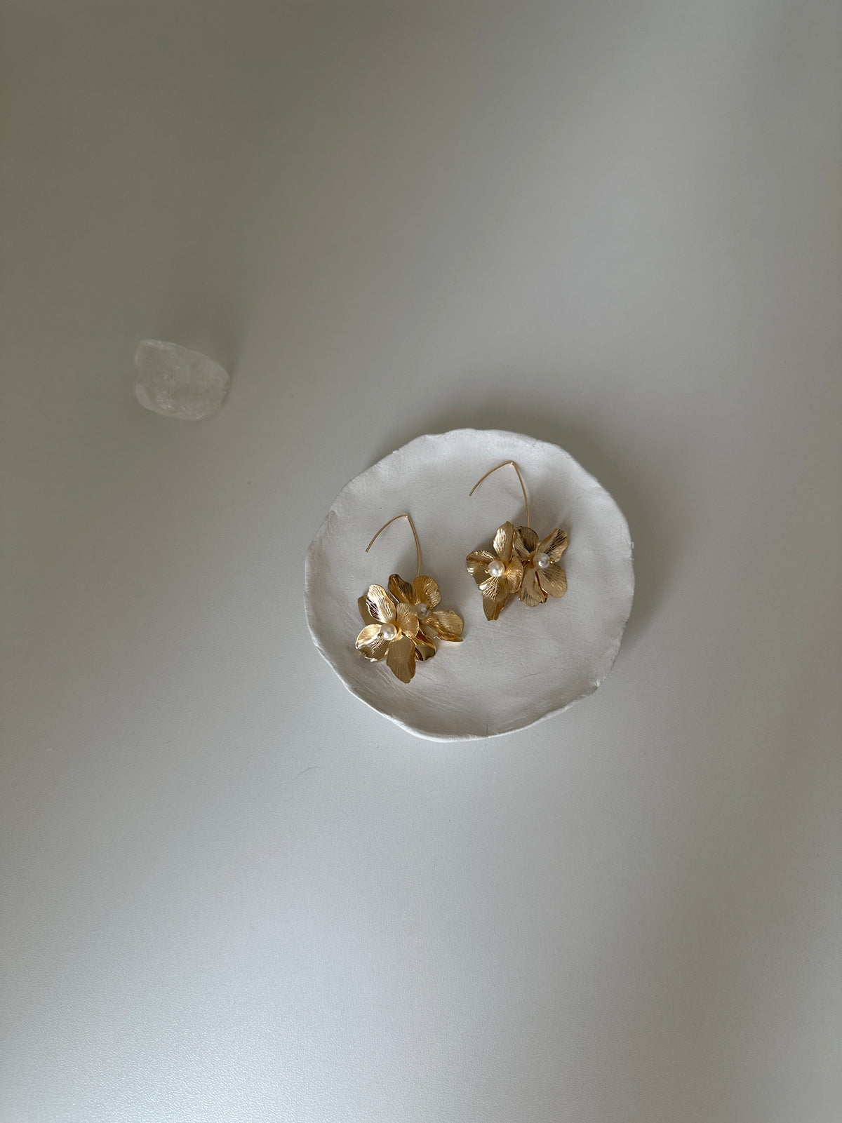 Gold Hydrangea Flower Earrings - SH5114AI