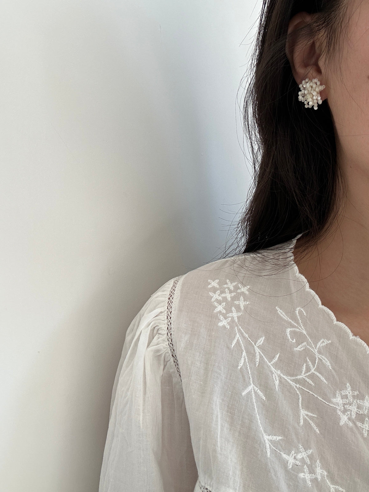 Mother-of-Pearl Flower Earrings - SH5102VR