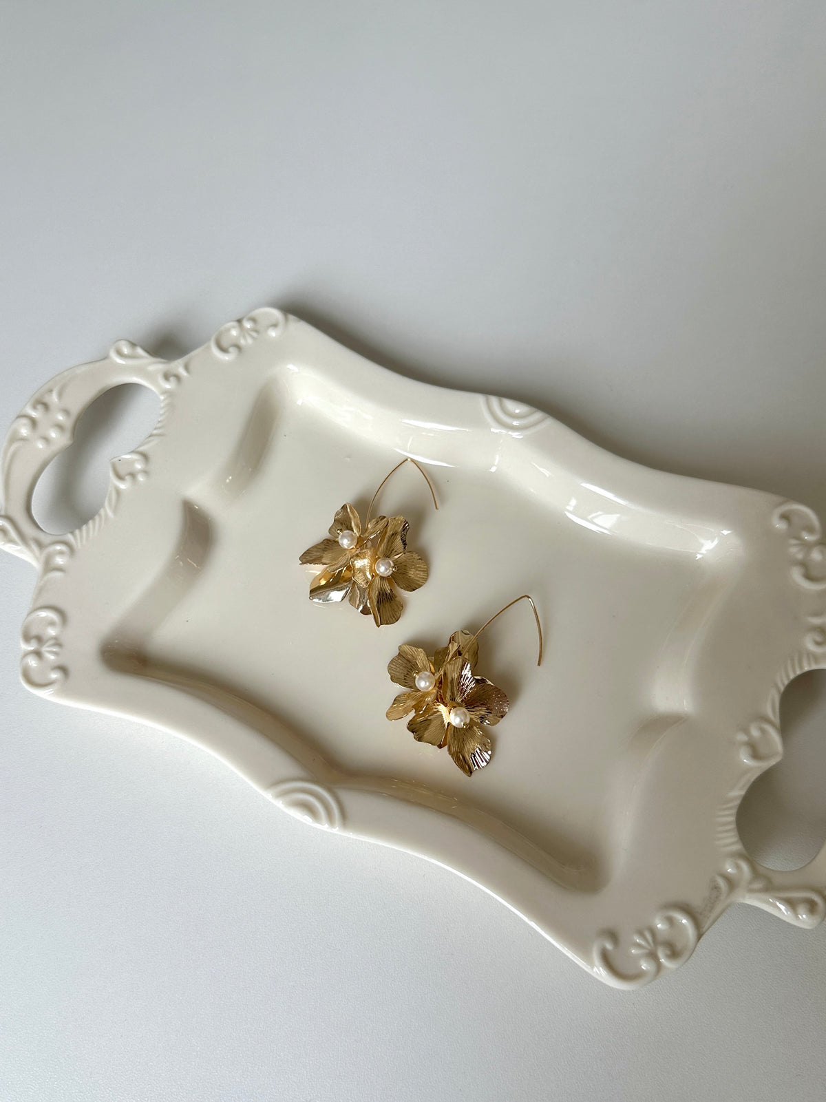 Gold Hydrangea Flower Earrings - SH5114AI