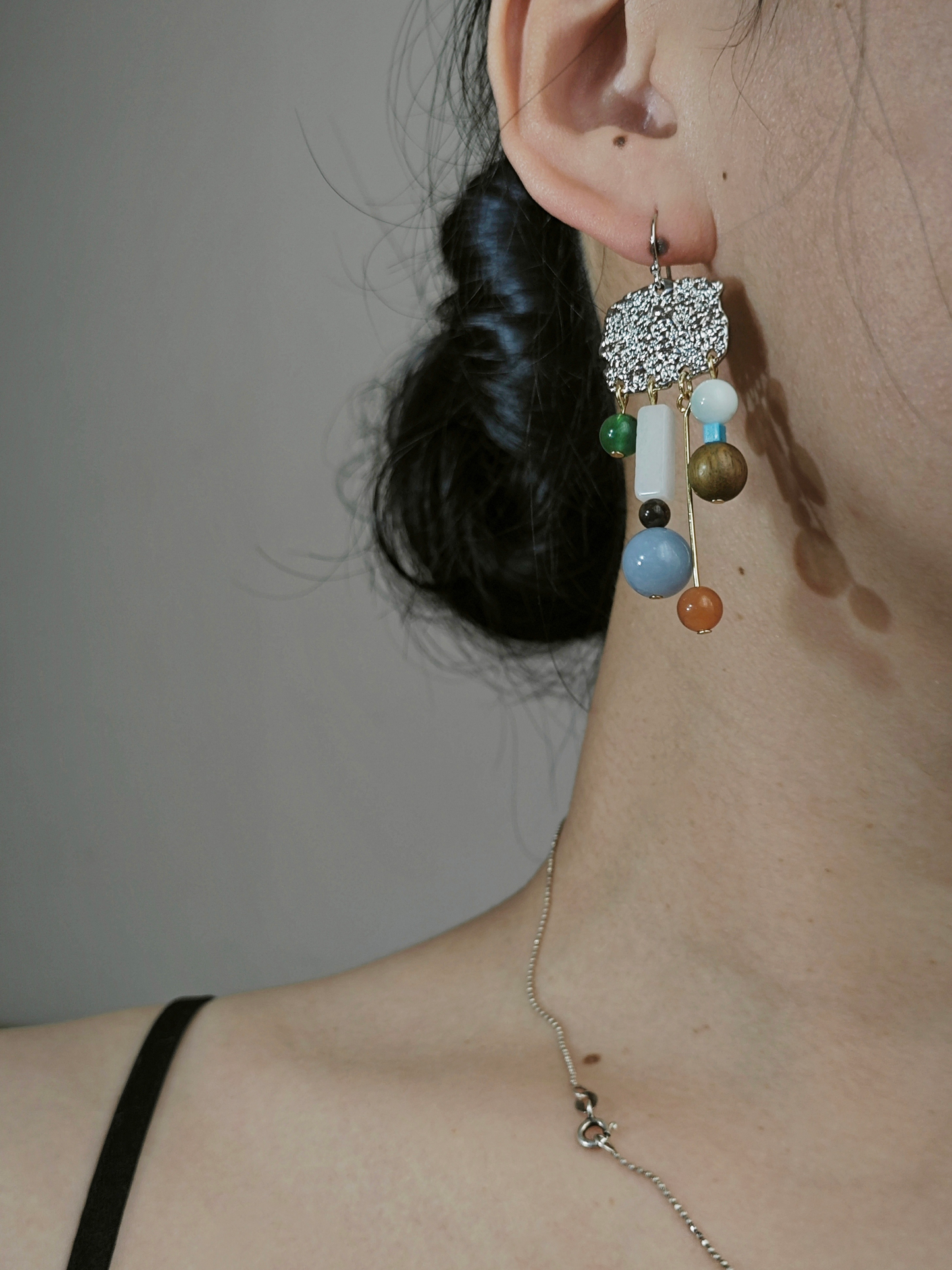 Natural Stone Sandalwood Pleated Metal Earrings