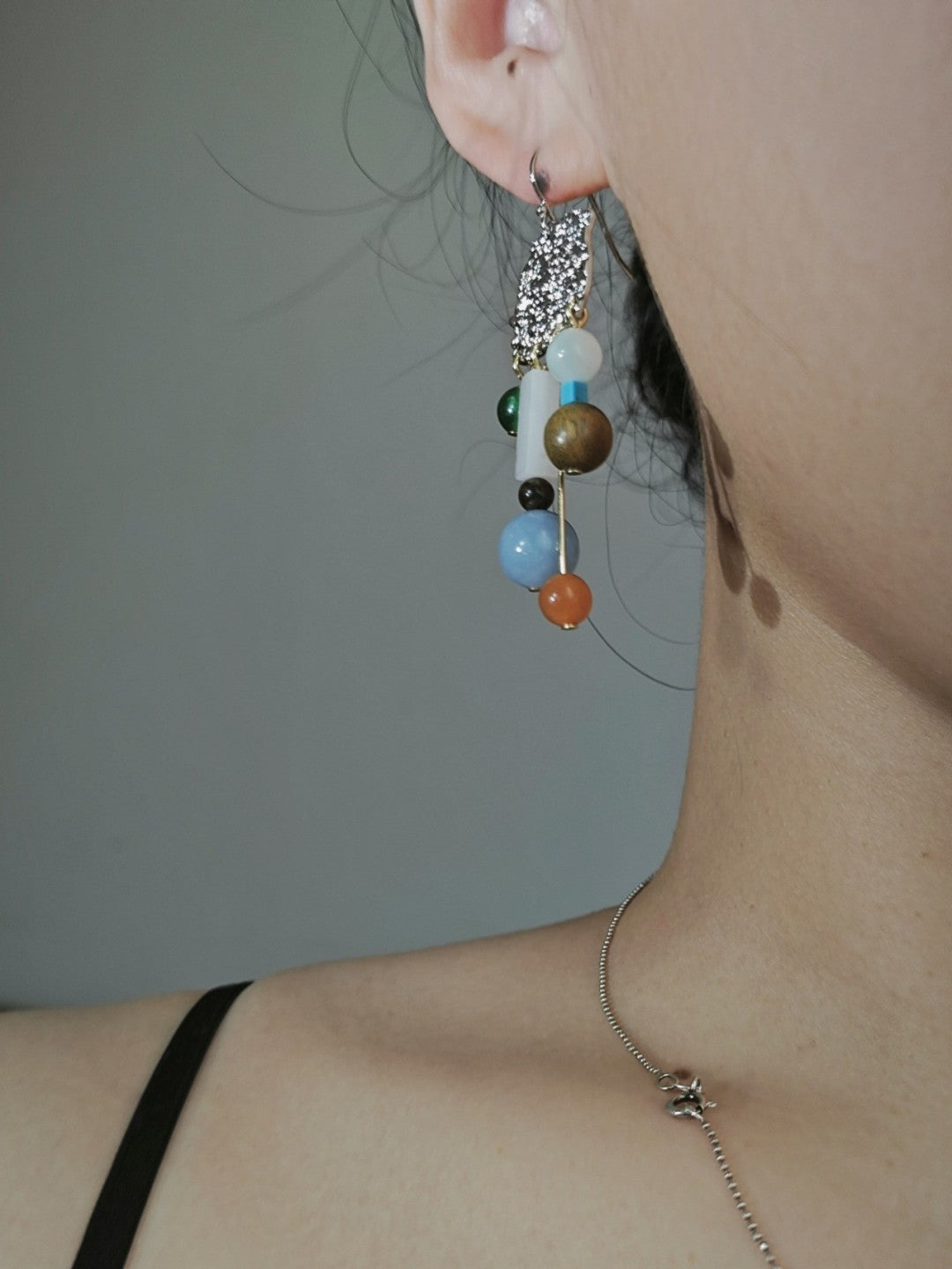 Natural Stone Sandalwood Pleated Metal Earrings