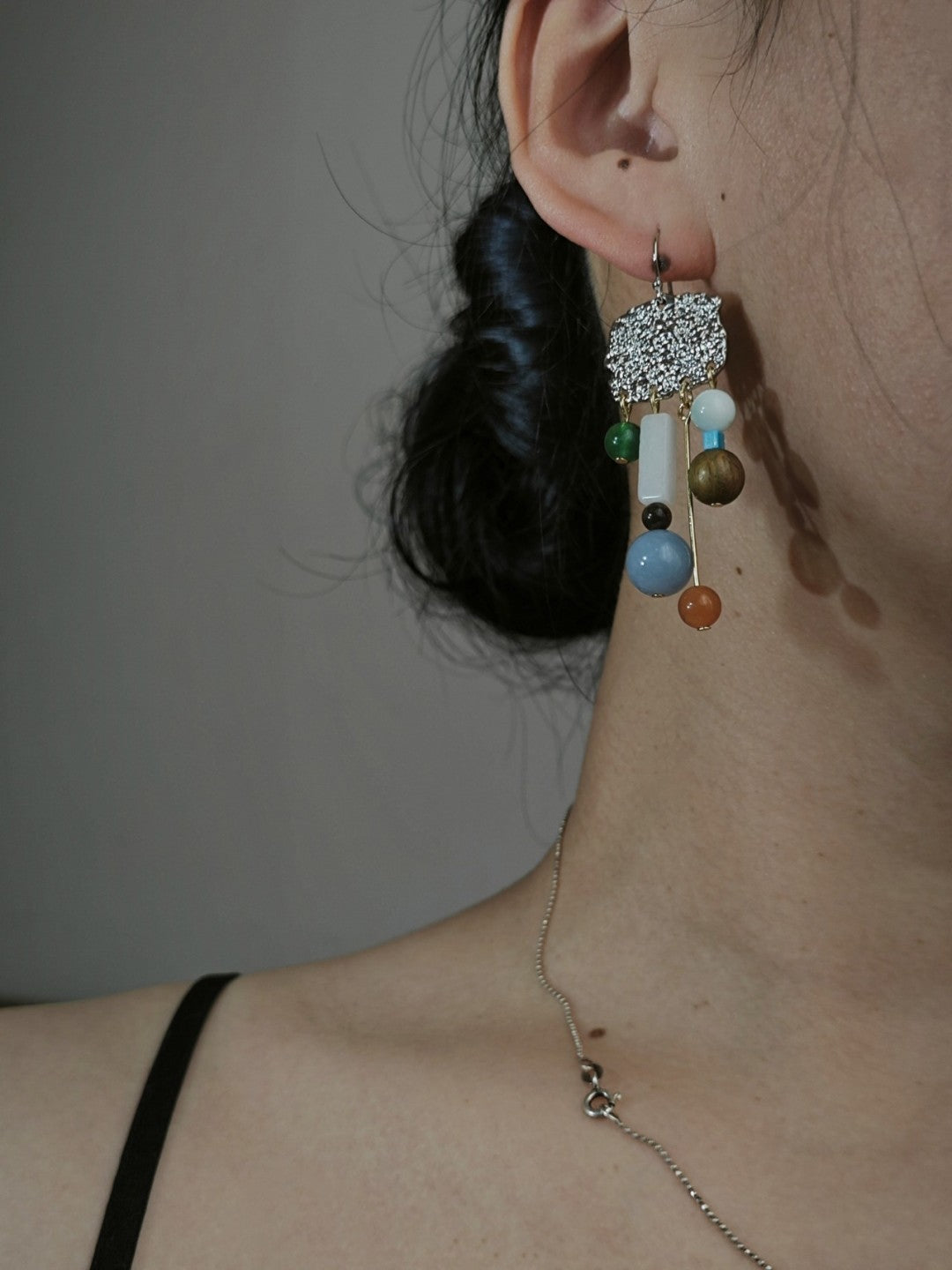 Natural Stone Sandalwood Pleated Metal Earrings